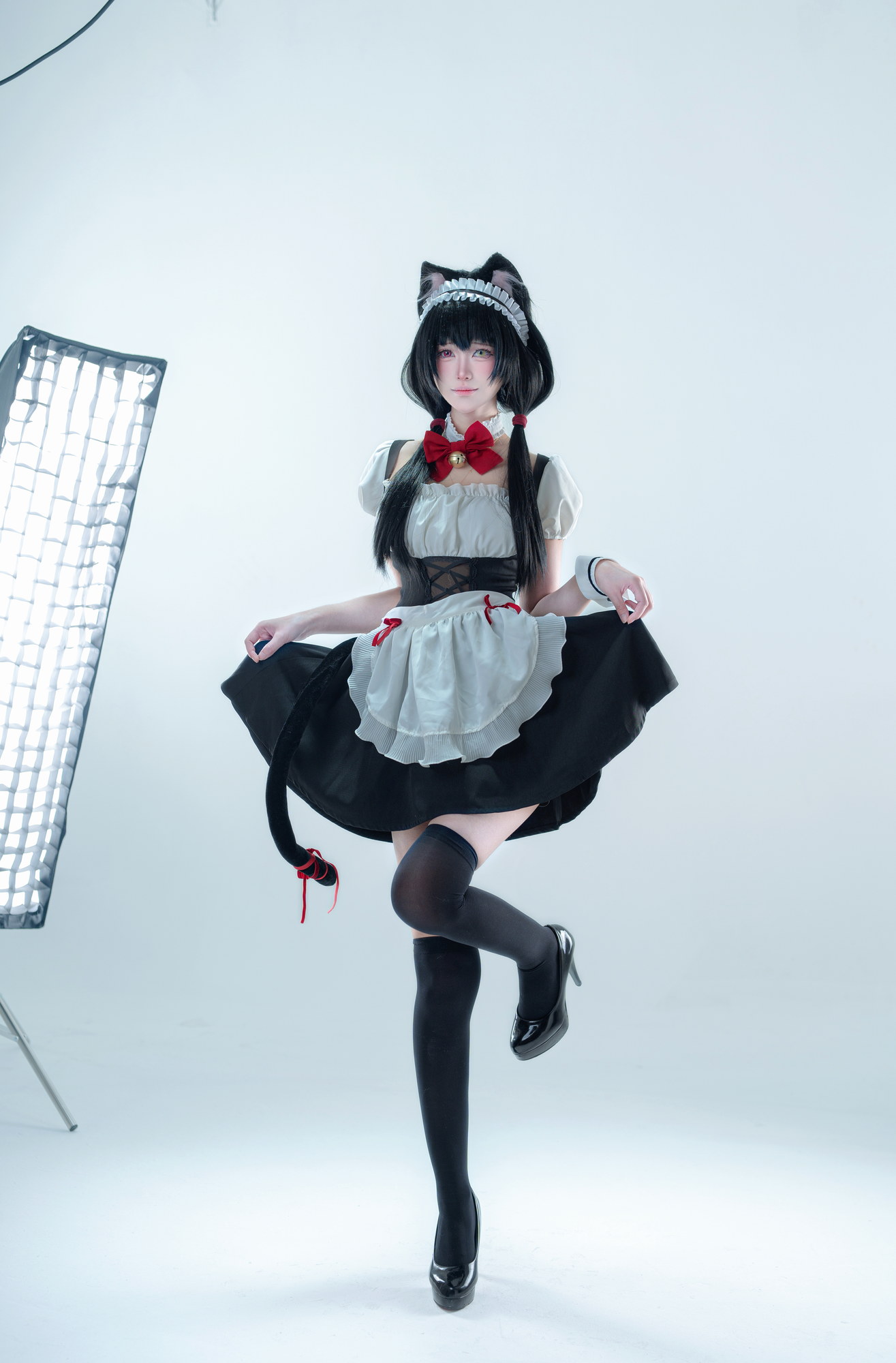galigali拍摄的猫娘女仆低机位动态全身照